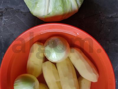 Troškinta kopūstai su bulvėmis Žingsnis 1