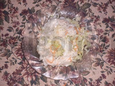 Salotos su cukinija ir marinuotais kopūstais Žingsnis 4