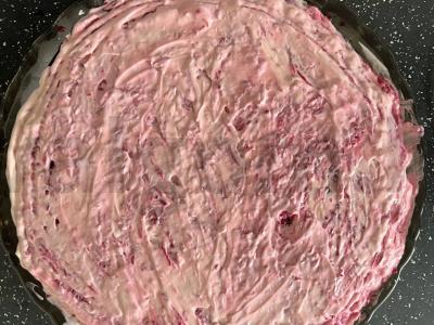 Klasikinis salotos „Po kailiu“ su konservuota silkė Žingsnis 10