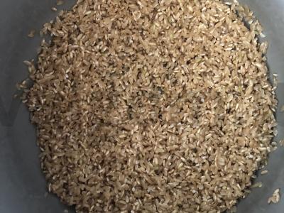 Rudieji ryžiai su daržovėmis Žingsnis 1