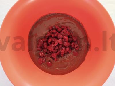 Vegetariškas šokoladinis pyragas su konservuotomis vyšniomis Žingsnis 2