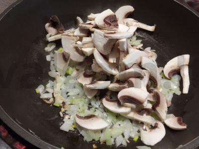 Makaronai su grybais ir svogūnais Žingsnis 2