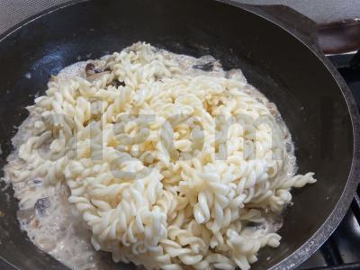 Makaronai su grybais ir svogūnais Žingsnis 4