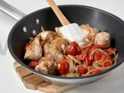 Kalakutienos guliašas su marinuotais pomidorais Žingsnis 2