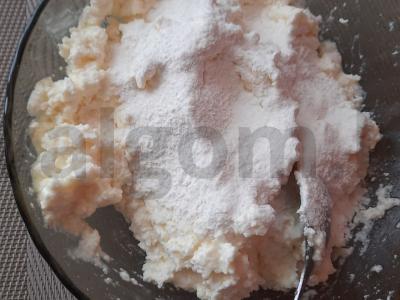 Švelniausi varškėčiai su ryžių miltais pusryčiams Žingsnis 2