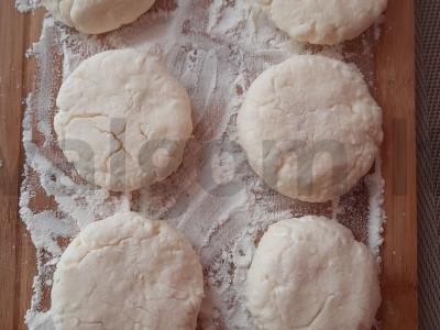 Švelniausi varškėčiai su ryžių miltais pusryčiams Žingsnis 3