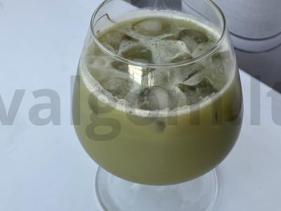 Ais-matča su bananų pienu pagrindine nuotrauka