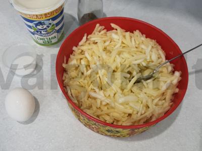 Kiaulienos kotletai bulvių tešloje Žingsnis 1