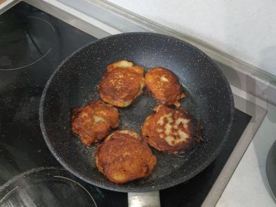 Kiaulienos kotletai bulvių tešloje Žingsnis 5