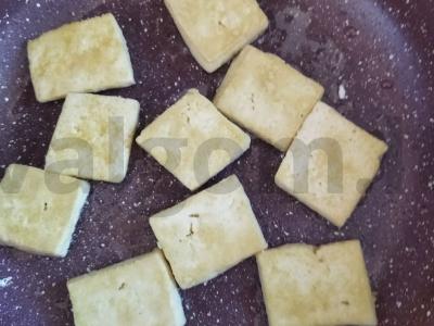 Keptas tofu sojų ir medaus padaže su lengvu česnako atspalviu Žingsnis 1