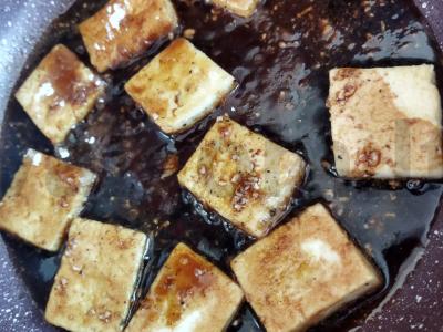 Keptas tofu sojų ir medaus padaže su lengvu česnako atspalviu Žingsnis 3