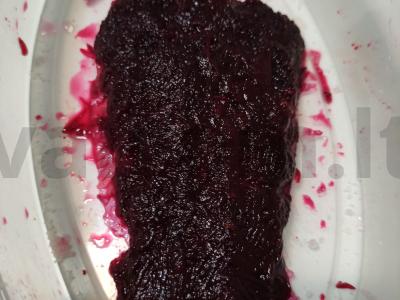 Silkė silpnai sūdyta burokėlių marinate Žingsnis 3