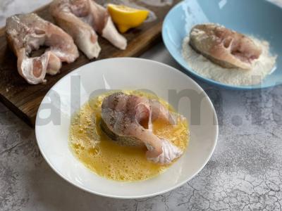 Žuvies filė kepta kiaušinių tešloje Žingsnis 3