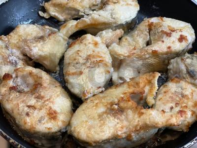 Žuvies filė kepta kiaušinių tešloje Žingsnis 4