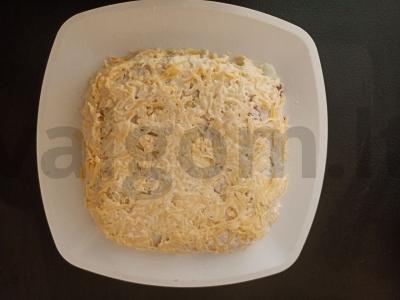 Grietinės salotos su granatu pagrindine nuotrauka