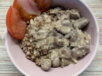 Troškinti vištienos vidaus organai pagrindine nuotrauka