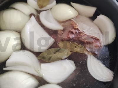 Jautienos liežuvis, paruoštas lėtoje viryklėje Žingsnis 4