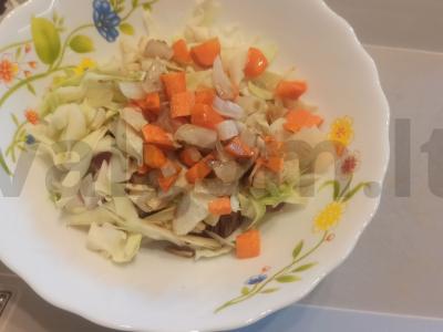 Salotas su džiovinta mėsa ir kopūstais Žingsnis 4