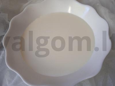 Pieninė košė iš polentos su mėlynėmis Žingsnis 1