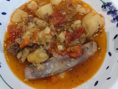 Uzbekiškas troškinys lėtoje viryklėje pagrindine nuotrauka