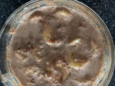 Patingėlių avižinė košė su kakava, bananais ir medumi pagrindine nuotrauka