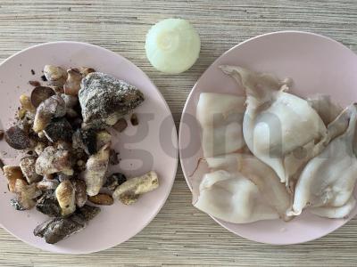 Kalmarai su miško grybais Žingsnis 1