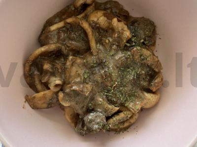 Kalmarai su miško grybais pagrindine nuotrauka