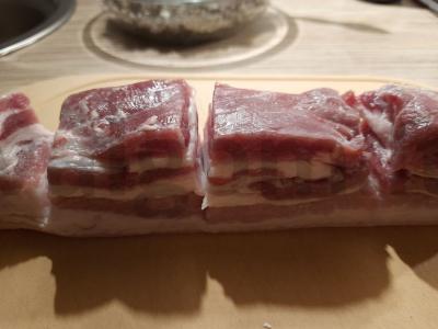 Sūdyta šoninė su česnaku ir prieskoniais Žingsnis 1