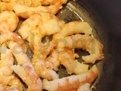 Krevetės, kepamos sojos padaže Žingsnis 3