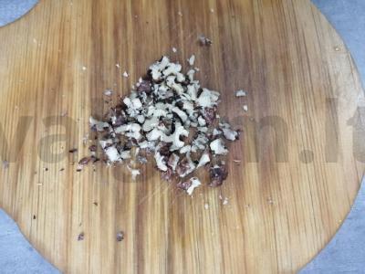 Agurkų salotas su graikiniais riešutais Žingsnis 3