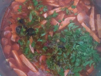 Sultinga mėsos solyanka su pomidorų sultimis Žingsnis 5