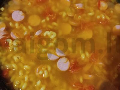 Makaronai su dešrelėmis ir daržovėmis Žingsnis 5