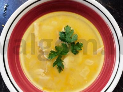 Paprastas žirnių sriuba pagrindine nuotrauka