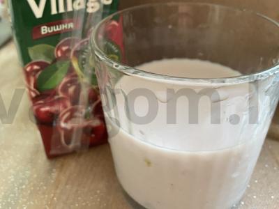 Pieno kokteilis „Juodųjų serbentų blyksnis“ pagrindine nuotrauka