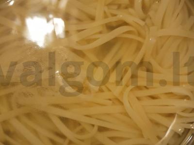 Makaronai su vyšniniais pomidorais Žingsnis 1