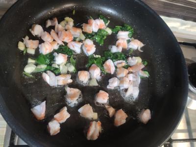 Grietinėlės makaronai su krevetėmis ir špinatais Žingsnis 4