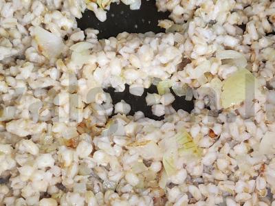 Perlovka su keptu svogūnu Žingsnis 3