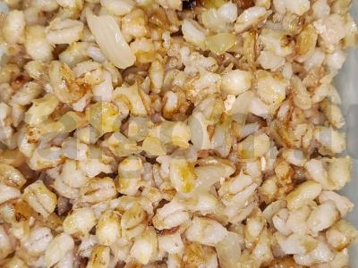 Perlovka su keptu svogūnu pagrindine nuotrauka