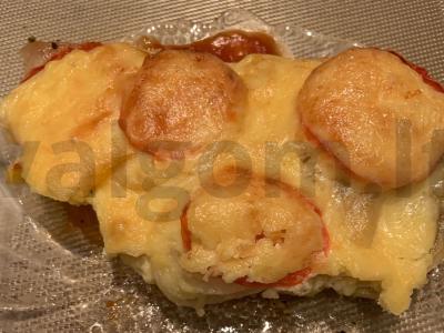 Kiauliena prancūziškai su kiaušinių-majonezo mišiniu pagrindine nuotrauka