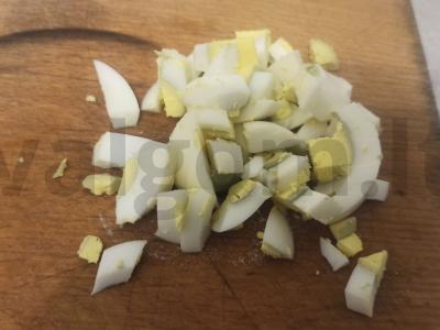 Kopūstų ir kiaušinių salotos su sėlenomis Žingsnis 1