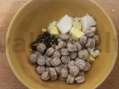 Kopūstų ir kiaušinių salotos su sėlenomis Žingsnis 2