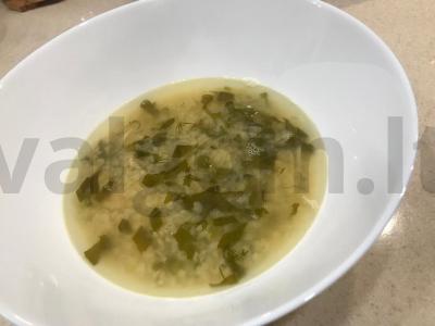 Vištienos sultinys su rūgštynėmis ir lęšiais pagrindine nuotrauka