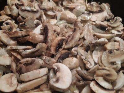 Skanus salotas „Baltoji beržė“ su pievagrybiais, džiovintais abrikosais ir vištiena Žingsnis 2