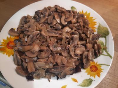 Skanus salotas „Baltoji beržė“ su pievagrybiais, džiovintais abrikosais ir vištiena Žingsnis 5