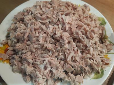 Skanus salotas „Baltoji beržė“ su pievagrybiais, džiovintais abrikosais ir vištiena Žingsnis 7