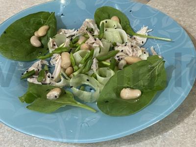 Salotas „Žalias“ su česnakine lazdynėle ir pupelėmis pagrindine nuotrauka