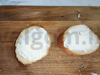 Brusketa su lašiša ir agurku Žingsnis 2