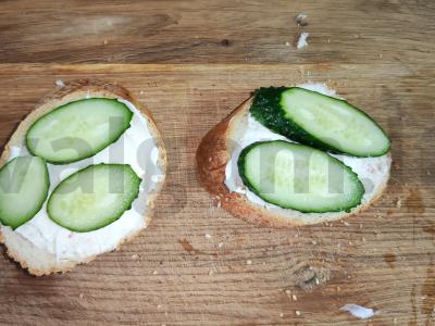 Brusketa su lašiša ir agurku Žingsnis 3