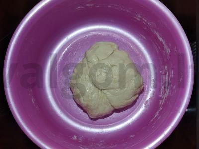 Namų pica su dešra ir džiovintomis žolelėmis Žingsnis 2