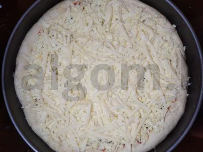 Namų pica su dešra ir džiovintomis žolelėmis Žingsnis 5